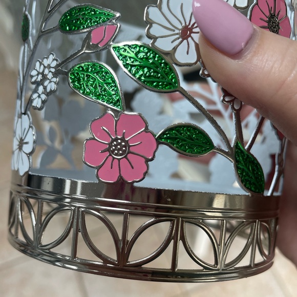 Bath & Body Works “Flower Toss” Floral 3 Wick Candle Holder - Picture 9 of 12
